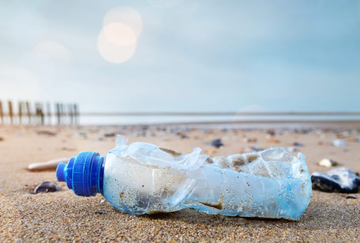 pericolo auto bottiglia plastica 