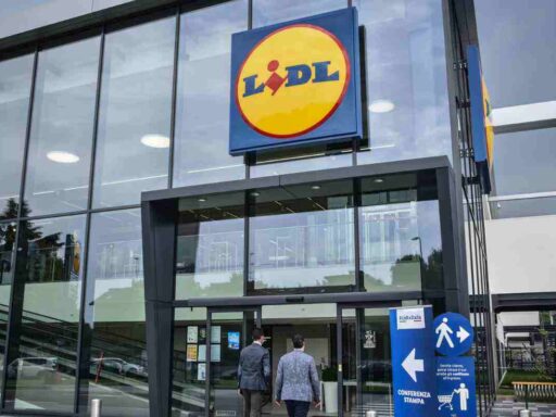 Lidl assume